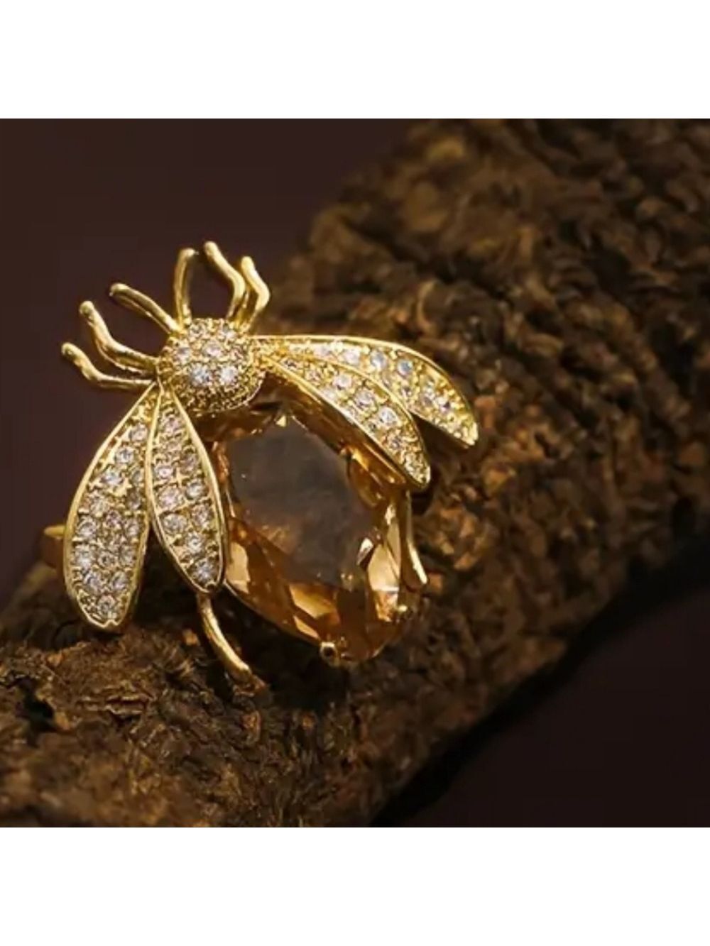 Golden Bee Brooch – Crystal & Honey-Colored Gem Accent